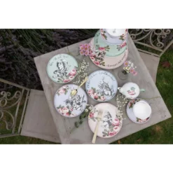 Kitchen Craft ALICE IN WONDERLAND Assiette à Dessert En Porcelaine D21cm KitchenCraft Les 4 Dans Un Coffret Cadeau -Peugeot Boutique alice in wonderland assiette a dessert en porcelaine d21cm kitchencraft les 4 dans un coffret cadeau nvs 3
