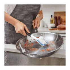 Brosse à Vaisselle Distributrice De Savon Dans Le Manche Et Support En Acier Joseph Joseph NVS -Peugeot Boutique brosse a vaisselle oxo 9