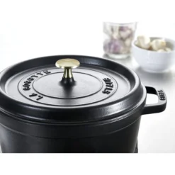 Cocotte En Fonte Emaillée Ronde Staub NOIR D28 6.70L 35 Cocotte En Fonte Emaillée Ronde Staub NOIR D28 6.70L -Peugeot Boutique cocotte en fonte emaillee ronde staub noir d28 670l 15