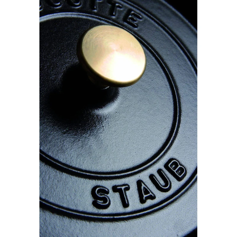 Cocotte En Fonte Emaillée Ronde Staub NOIR D28 6.70L 18 Cocotte En Fonte Emaillée Ronde Staub NOIR D28 6.70L – Image 18