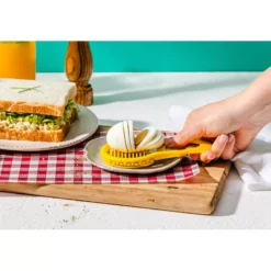 EGGLER Ustensile Pour Oeuf DREAMFARM -Peugeot Boutique eggler ustensile pour oeuf dreamfarm nvs 10