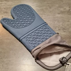 Gant à Four En Coton Et Silicone DOTZ Bleu Et Gris -Peugeot Boutique gant a four en coton et silicone dotz bleu et gris 2