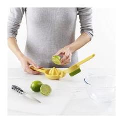 JuiceMax Presse Agrumes Citrons Double Action Joseph Joseph -Peugeot Boutique juicemax presse agrumes citrons double action joseph joseph 16