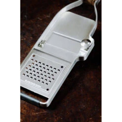 MICROPLANE Accessoire à Truffe Chocolat Fromage 2 En 1 Coupe Râpe -Peugeot Boutique microplane accessoire a truffe chocolat fromage 2 en 1 coupe rape 3