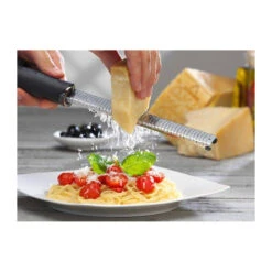 MICROPLANE Zesteur Râpe Noir -Peugeot Boutique microplane zesteur rape noir 5