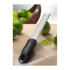 MICROPLANE Zesteur Râpe Noir -Peugeot Boutique microplane zesteur rape noir 6