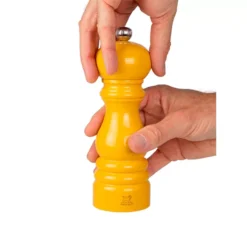 PARIS Moulin à Sel Bois U´SELECT 18 Cm PEUGEOT Laqué Jaune Safran -Peugeot Boutique paris moulin a sel bois uselect 18 cm peugeot laque jaune safran 5
