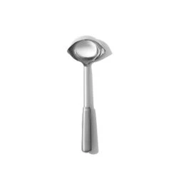 STEEL Louche De Service Inox Avec Bec Verseur OXO -Peugeot Boutique steel louche de service inox avec bec verseur oxo 6