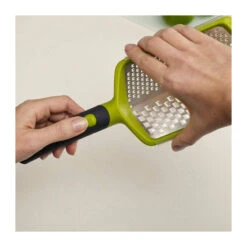 TWIST GRATER Râpe Double Gros Grains Et Fin Joseph Joseph 28 TWIST GRATER Râpe Double Gros Grains Et Fin Joseph Joseph -Peugeot Boutique twist grater rape double gros grains et fin joseph joseph 10