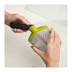 TWIST GRATER Râpe Double Gros Grains Et Fin Joseph Joseph 20 TWIST GRATER Râpe Double Gros Grains Et Fin Joseph Joseph -Peugeot Boutique twist grater rape double gros grains et fin joseph joseph 2