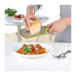 TWIST GRATER Râpe Double Gros Grains Et Fin Joseph Joseph 23 TWIST GRATER Râpe Double Gros Grains Et Fin Joseph Joseph -Peugeot Boutique twist grater rape double gros grains et fin joseph joseph 5