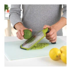TWIST GRATER Râpe Double Gros Grains Et Fin Joseph Joseph 27 TWIST GRATER Râpe Double Gros Grains Et Fin Joseph Joseph -Peugeot Boutique twist grater rape double gros grains et fin joseph joseph 9